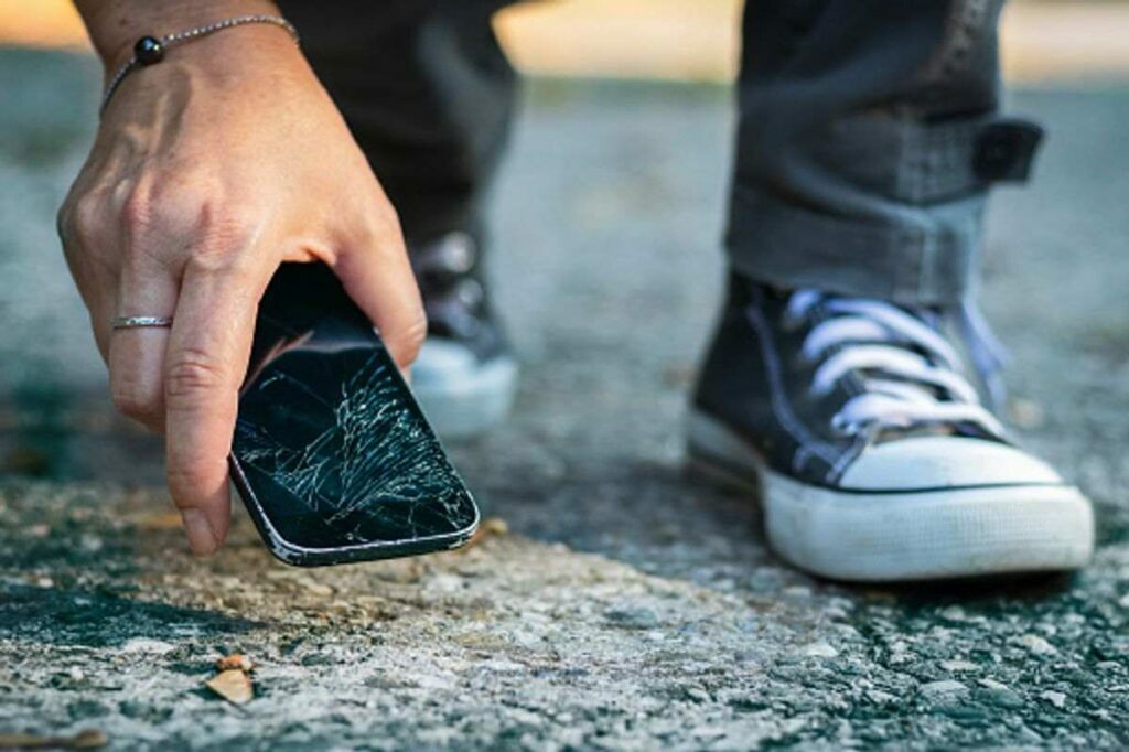 How to Remove Scratch From Phone Screen