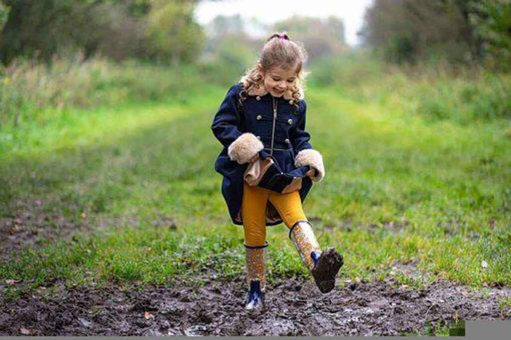 Shopping for Boots and Spanish Outfits for Your Wardrobe
