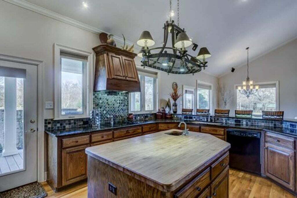 Custom made Cabinetry Pros & Negative aspects