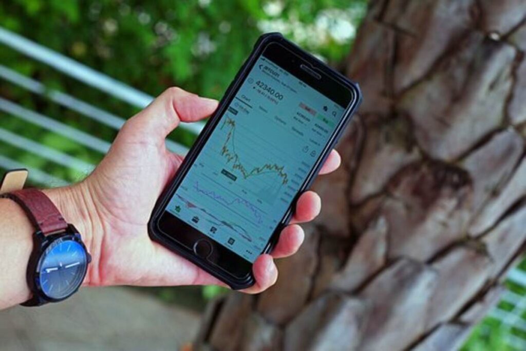 Marathon Digital Holdings (NASDAQ:MARA) Stock Price Analysis