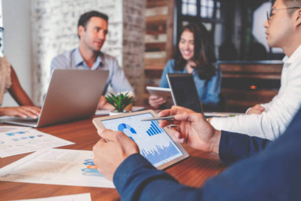 Orchestrating Success: Startup Team Members Vital for the Sales Contract Process
