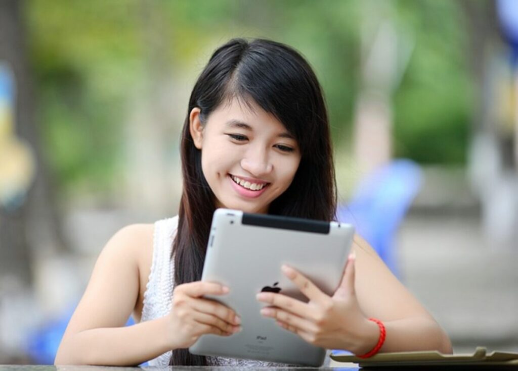 The Benefits and Disadvantages of a Digital Lifestyle