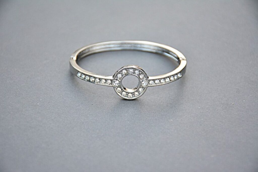 Discover a Collection of Silver Rings in Arabic